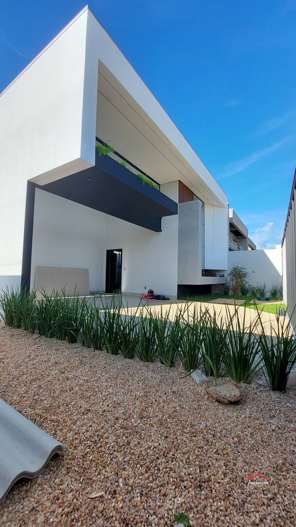 Casa Alto Padrão 3 suítes Master com Closet e hidromassagem 505 Sul